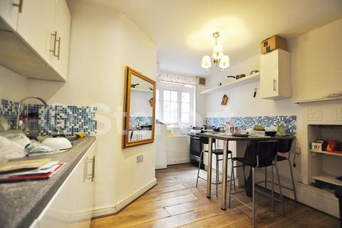 3 bedroom apartment to rent, Hastings Street, Queen Alexandra Mansions, London, WC1H