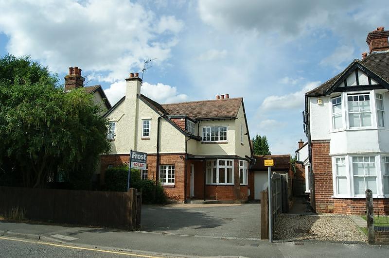 Baring Road, Beaconsfield, HP9 3 bed detached house £1,850 pcm (£427 pw)