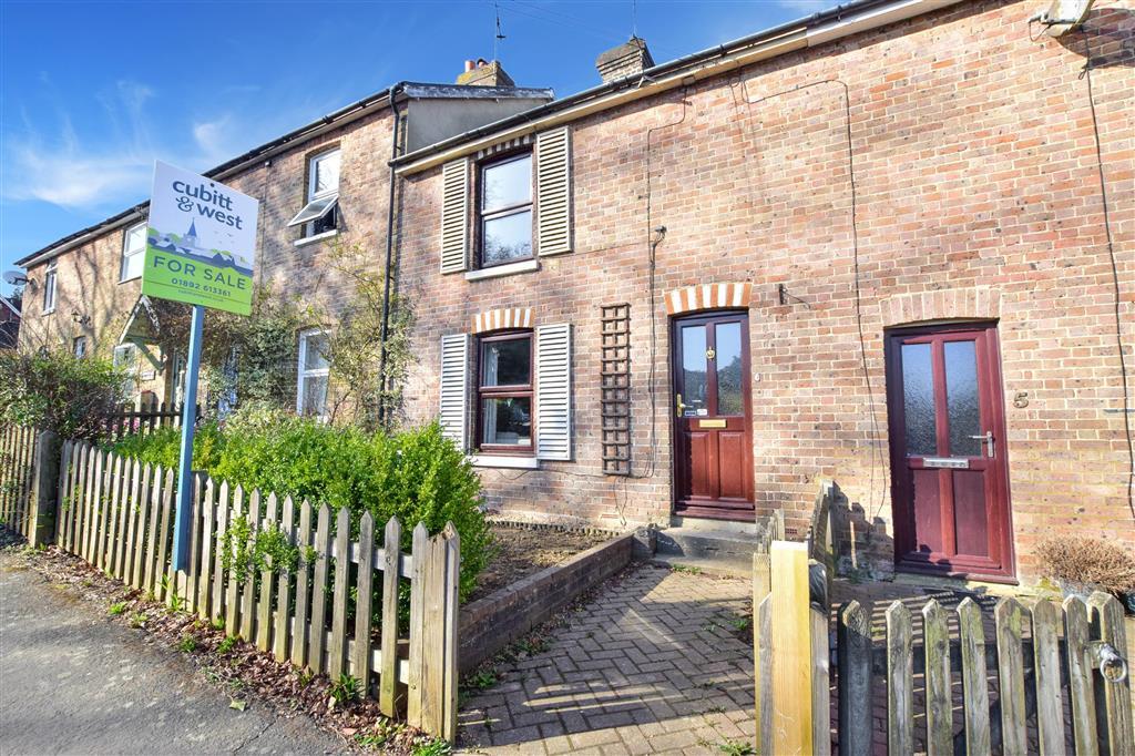 London Road, Crowborough, East Sussex 2 bed terraced house £275,000