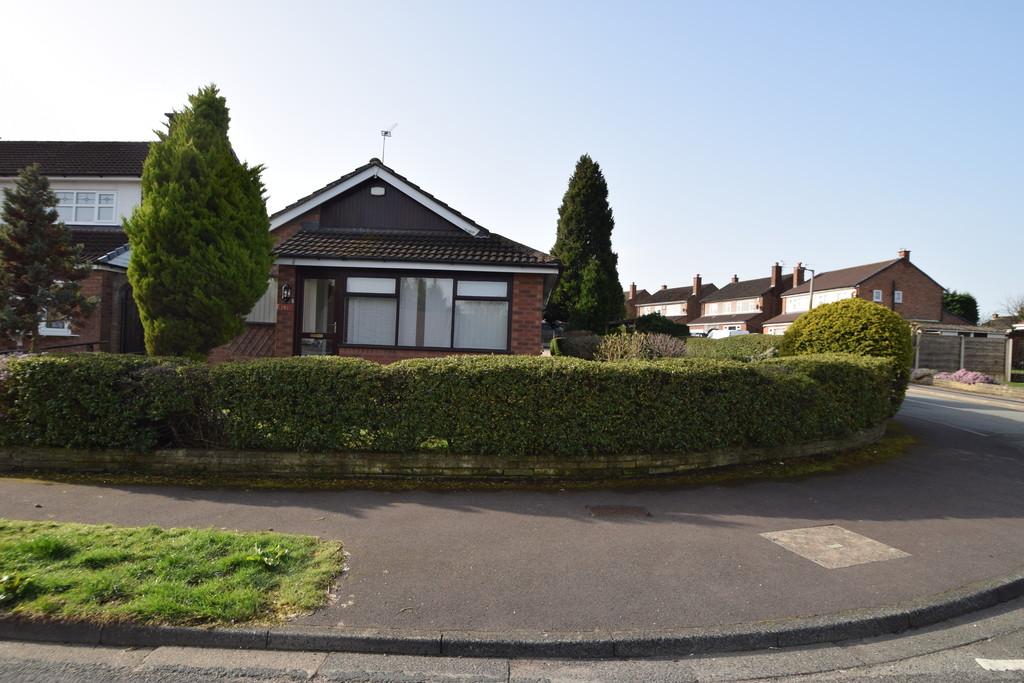 Radnormere Drive, Cheadle Hulme 3 bed detached bungalow £1,150 pcm (£