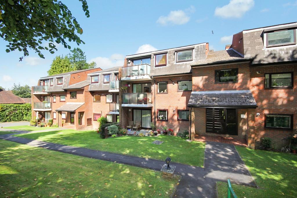 Goldsmiths Avenue, Crowborough 2 bed apartment £290,000