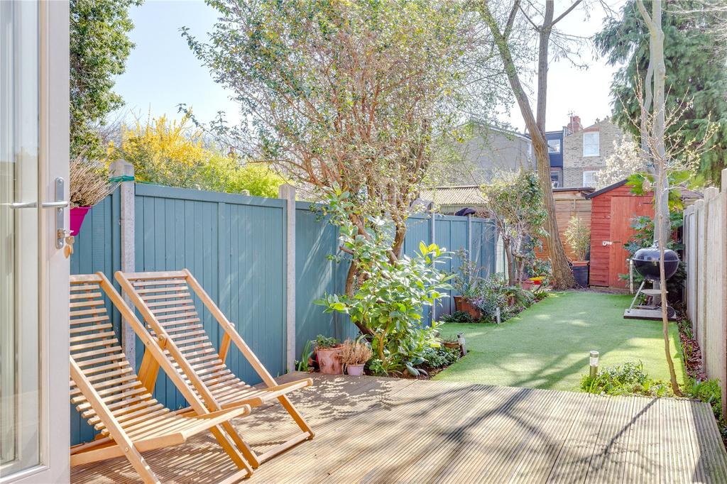 Crabtree Lane, Fulham, London 2 bed flat £795,000
