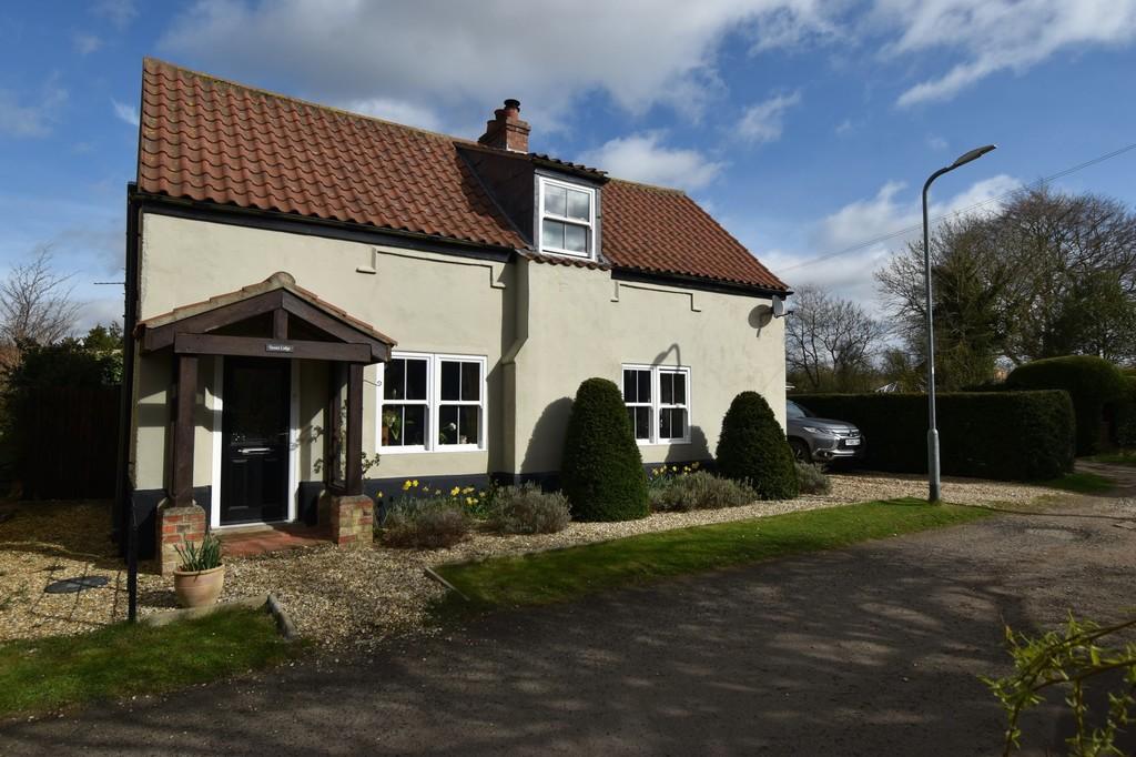 Church Close, Doningtononbain, Louth LN11 9TL 3 bed cottage £275,000