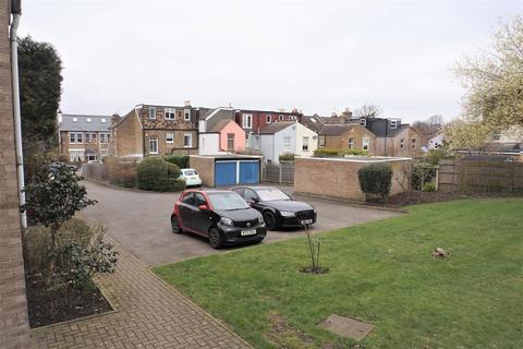 6 High Tor Close, Bromley, BR1 3LQ