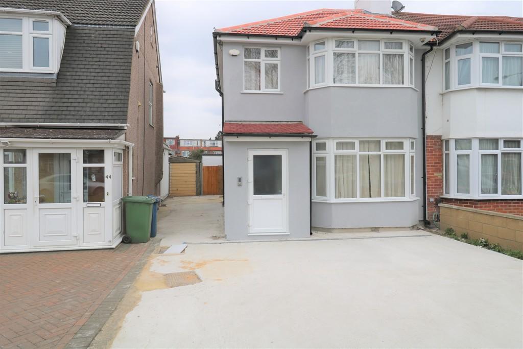 Mollison Way, Edgware 3 bed semidetached house £2,100 pcm (£485 pw)