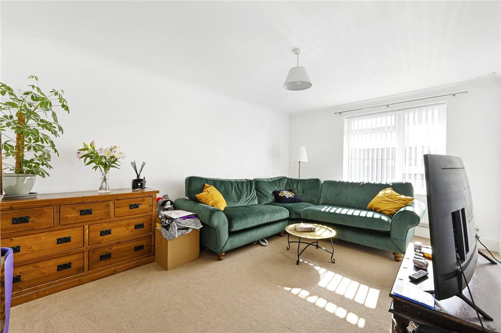 Clements Road, WALTONONTHAMES... 2 bed £1,025 pcm (£237 pw)