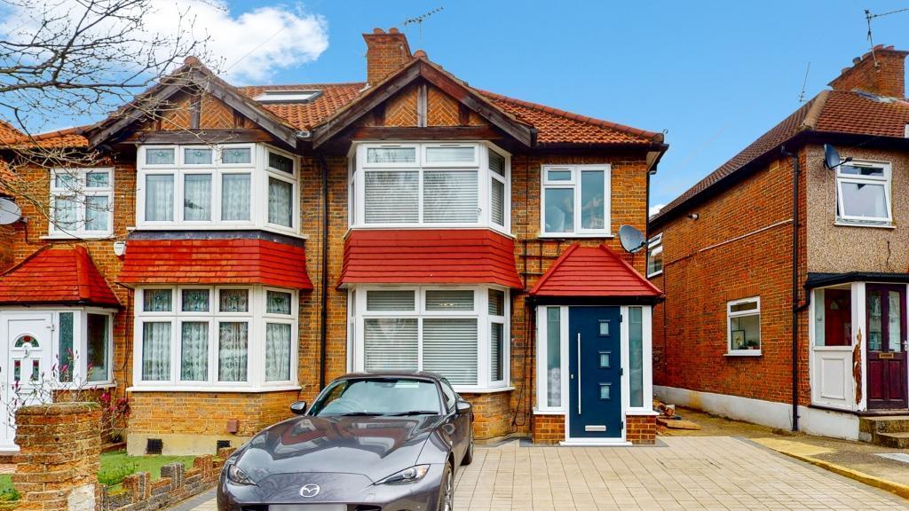 Mayfield Gardens, Hanwell, London, W7 3RD 3 bed semidetached house £