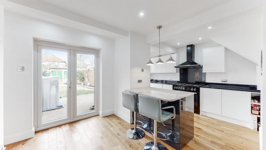 Stylish Open-Plan Kitchen/Dining