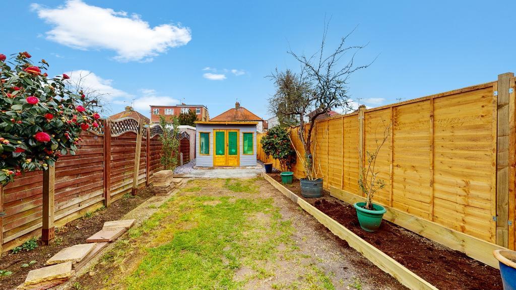 Generous Rear Garden &amp; Summer House
