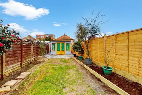 110 Mayfield Gardens, London, W7 3RD