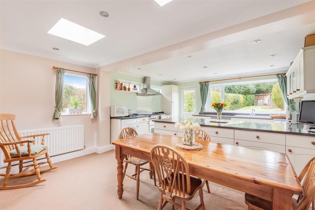 Portsmouth Road, Ripley 3 bed bungalow £775,000