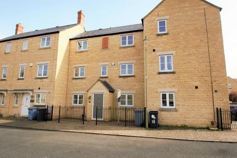 3 bedroom terraced house to rent, Pine Rise, Witney, Oxfordshire, OX28 1EZ