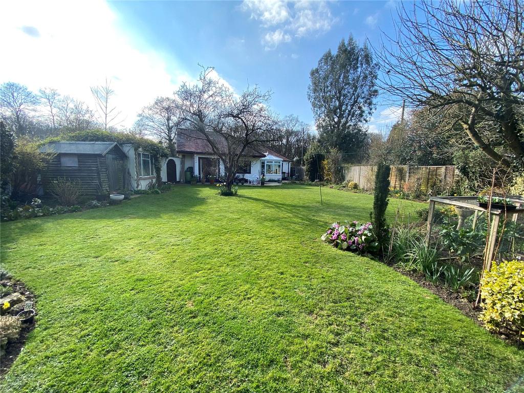 St. Peters Road, Hockley, Essex, SS5 3 bed bungalow £650,000