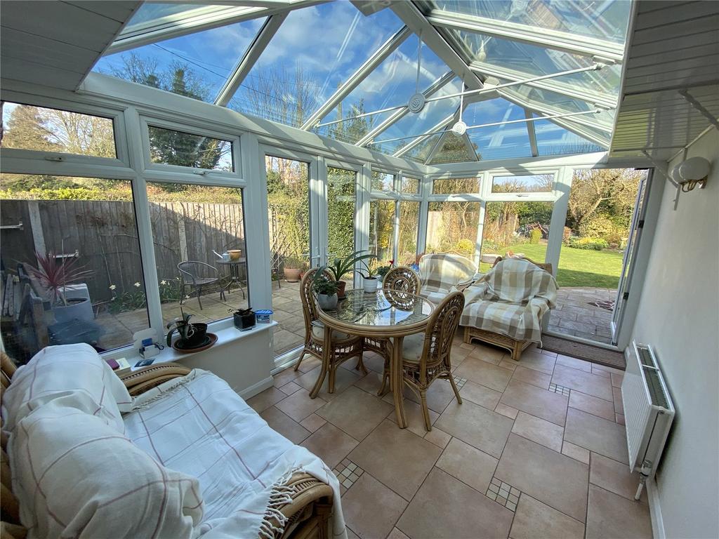 St. Peters Road, Hockley, Essex, SS5 3 bed bungalow £650,000