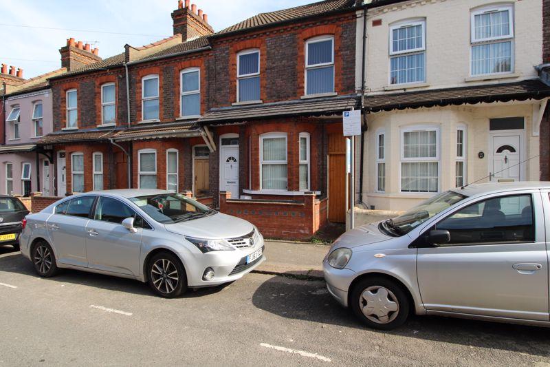 DECEPTIVELY SPACIOUS HOME on Ivy Road, Luton 3 bed terraced house £