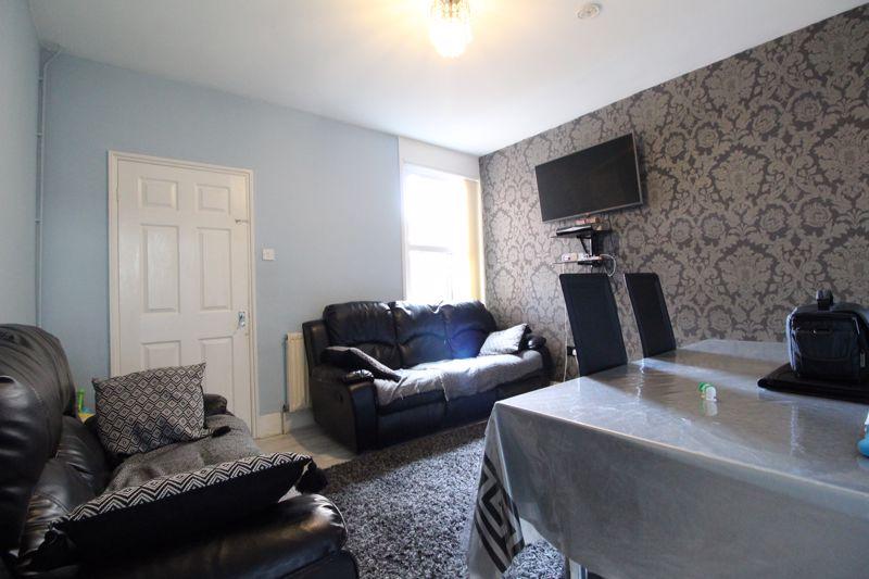 DECEPTIVELY SPACIOUS HOME on Ivy Road, Luton 3 bed terraced house £