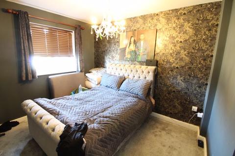 2 bedroom flat for sale - Foxglove Way, Luton