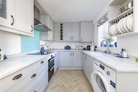 18 Waldo Close, London, SW4 9EY