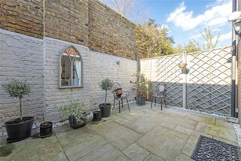 18 Waldo Close, London, SW4 9EY