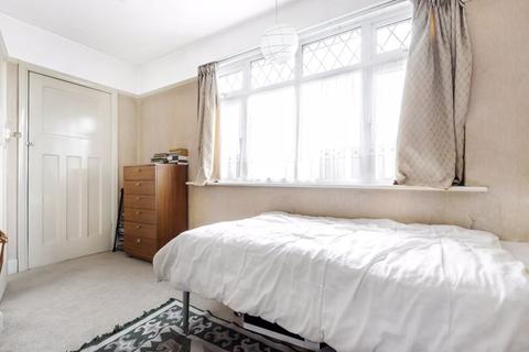 87 Clarkes Avenue, Worcester Park, KT4 8QB