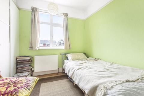 87 Clarkes Avenue, Worcester Park, KT4 8QB