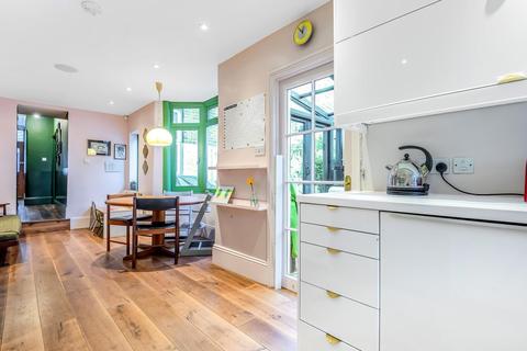 32 Reverdy Road, London, SE1 5QE