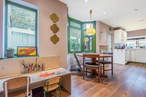 32 Reverdy Road, London, SE1 5QE