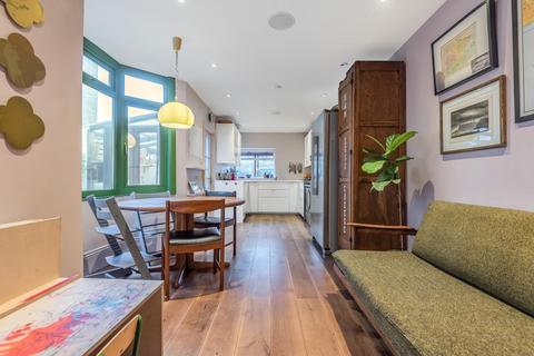 32 Reverdy Road, London, SE1 5QE