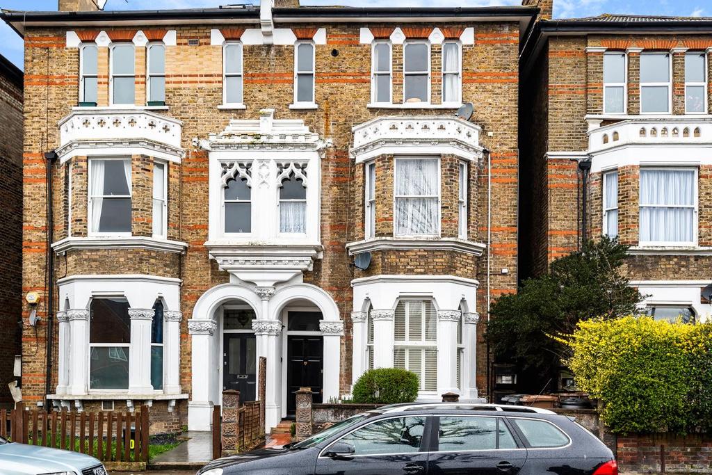Newlands Park, Sydenham 2 bed flat £450,000