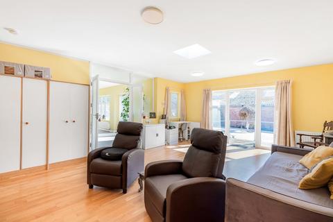 21 Chetwode Road, London, SW17 7RF
