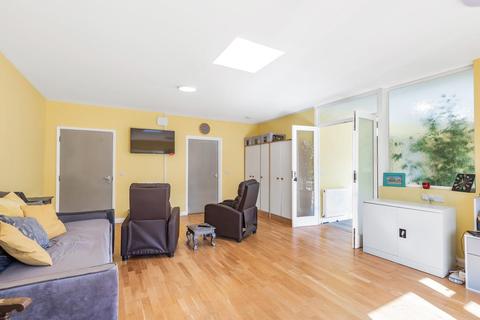 21 Chetwode Road, London, SW17 7RF