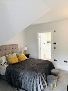 3 bedroom apartment for sale - Coombe Lane West, Kingston upon Thames, KT2