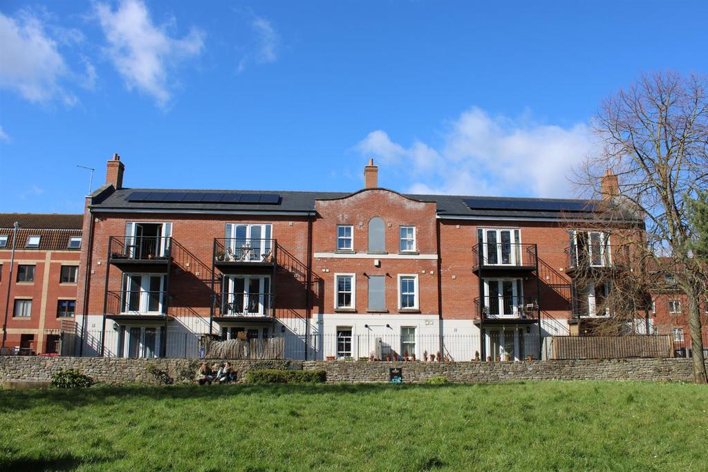 Wilder Street St Pauls Bristol 1 bed flat £950 pcm (£219 pw)