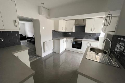 21 Bridge Street, Llangennech, Llanelli, SA14 8TW