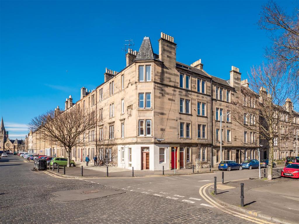 58/9 Sloan Street, Edinburgh, EH6 8RQ 1 bed flat £149,000