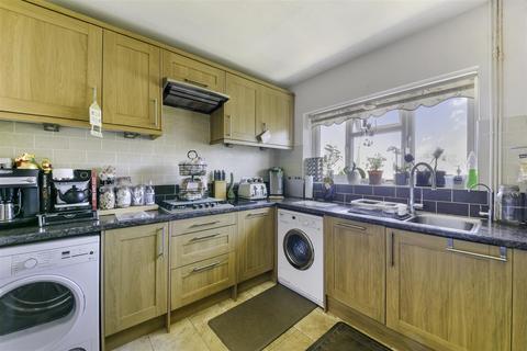 33 Burnet Grove, Epsom, KT19 8HU