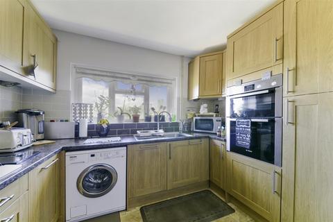 33 Burnet Grove, Epsom, KT19 8HU