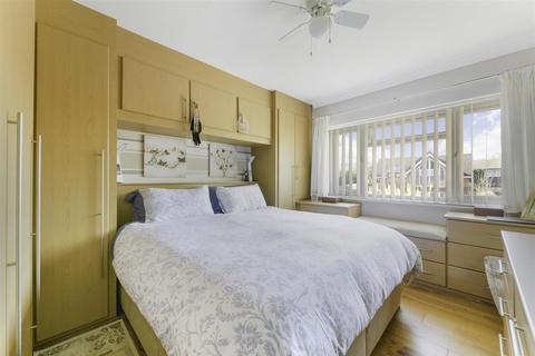 33 Burnet Grove, Epsom, KT19 8HU