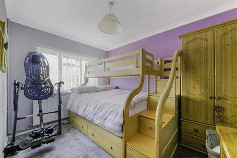 33 Burnet Grove, Epsom, KT19 8HU