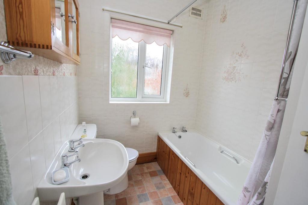 Bathroom/w.c.