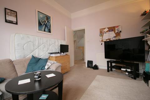 3 bedroom flat to rent, Handforth Road, London SW9