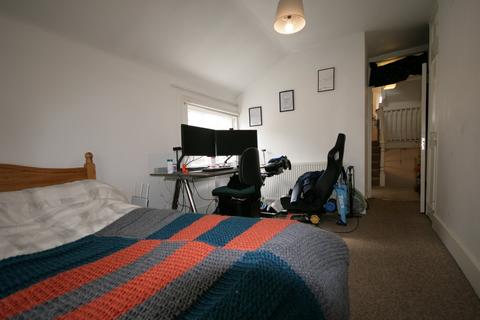 3 bedroom flat to rent, Handforth Road, London SW9