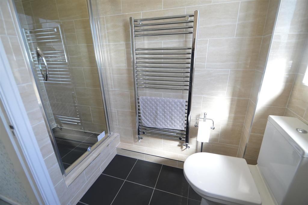 2 sapcote lane bathroom 3.jpg