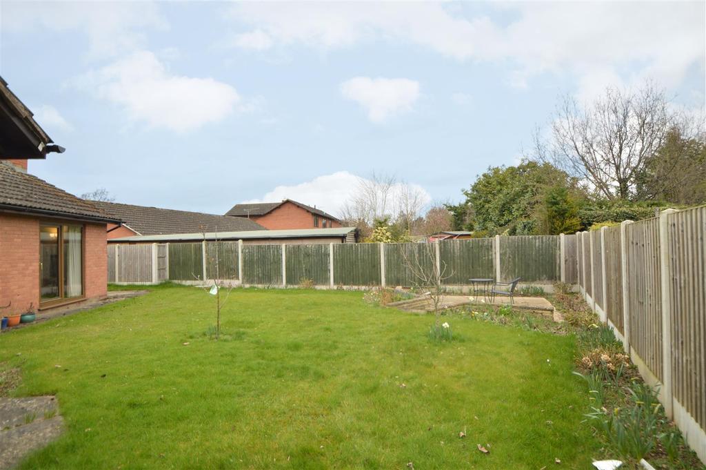T6923 garden.jpg