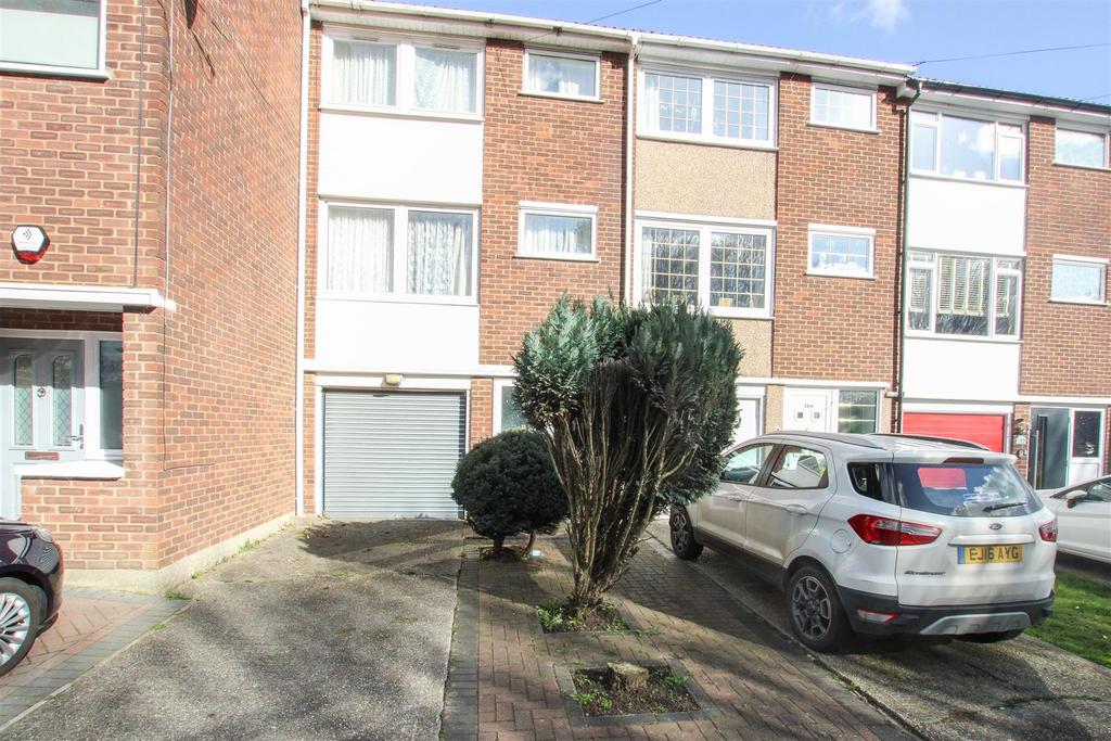 Geary Drive, Brentwood 4 bed terraced house £375,000
