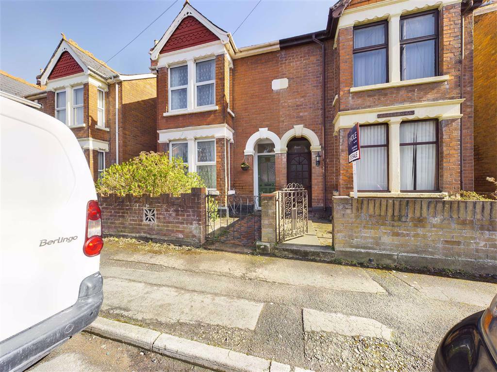 Hatfield Road, Gloucester, GL1 3 bed semidetached house £250,000