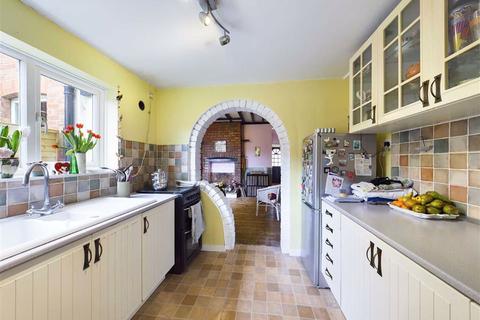 67 Armscroft Road, Gloucester, GL2 0SJ