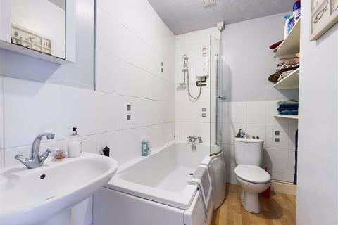 67 Armscroft Road, Gloucester, GL2 0SJ