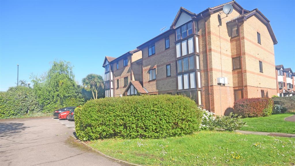 Varsity Drive, Twickenham 1 bed flat £1,075 pcm (£248 pw)