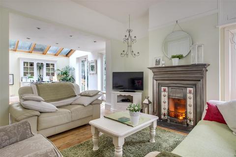 71 Chase Side, Enfield, EN2 6NQ